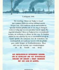 Alternative view of Twee fonkelrode sterren in de blinkend witte sneeuw