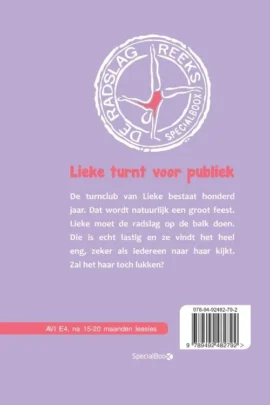 Alternative view of Lieke turnt voor publiek