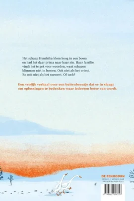 Alternative view of het schaap dat in een boom klom