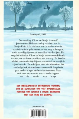 Alternative view of Twee fonkelrode sterren in de blinkend witte sneeuw