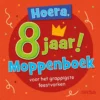 Hoera, 8 jaar! Moppenboek voor het grappigste feestvarken | 9789044750164