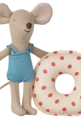 Strandmuisje kleine zus met zwemband